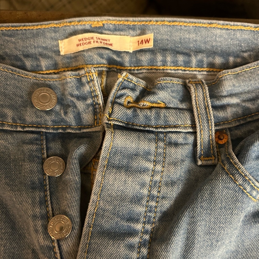 Levi’s wedgie skinny size 14!